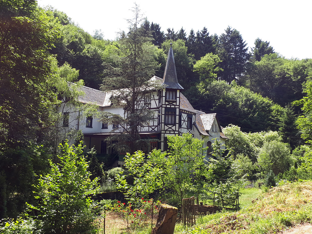 Ansicht der Villa Margarethe im Pommerbachtal bei Wirfus von Nordosten (2017).