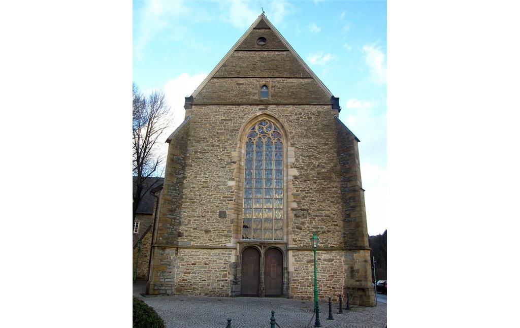 Westfassade und Eingangsportal der Klosterkirche des ehemaligen Kreuzherrenklosters Sankt Maria Magdalena in Wuppertal-Beyenburg (2014).