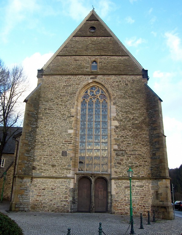 Westfassade und Eingangsportal der Klosterkirche des ehemaligen Kreuzherrenklosters Sankt Maria Magdalena in Wuppertal-Beyenburg (2014).