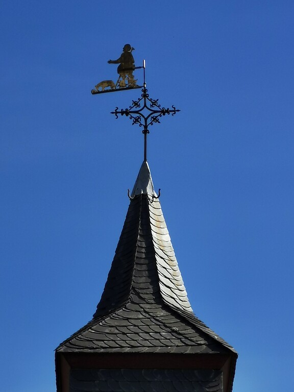 Die St. Wendelinuskapelle Bornheim-Sechtem, auf dem Kapellentürmchen thront eine Wetterfahne in Gestalt des heiligen Wendelinus (2020).