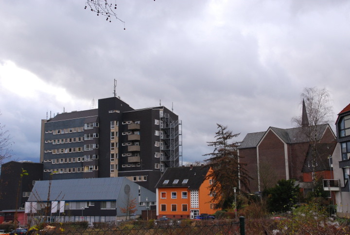 Stadtteilzentrum Kupferdreh, St.Josef-Krankenhaus und katholische Kirche St.Josef (2009)