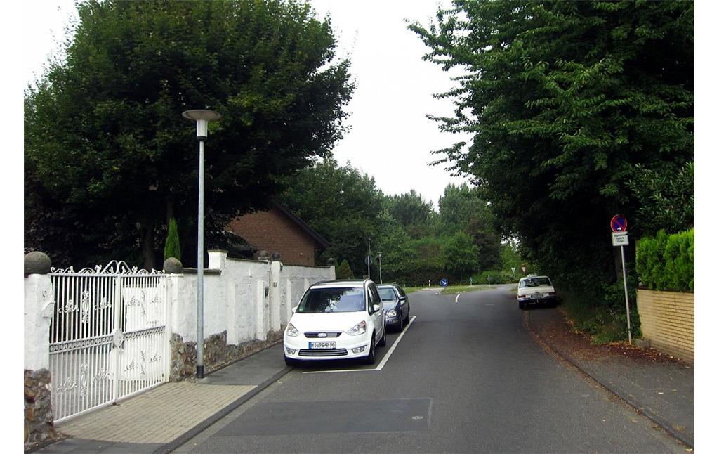 Die Straße Marienbornweg in Hürth. Hier befand sich der später untergegangene Friedhof der jüdischen Gemeinde Hürth (2013).