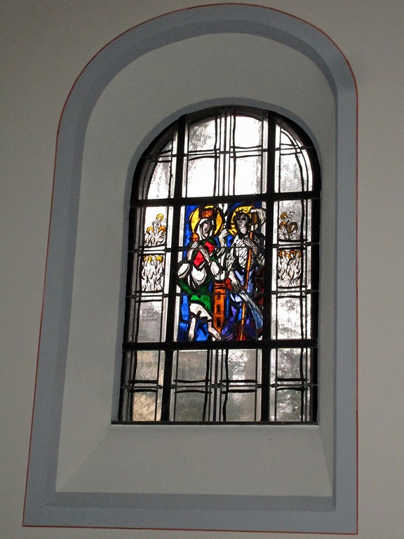 Kirchenfenster an der Westeite der Waldkapelle in Kaisersesch (2015)