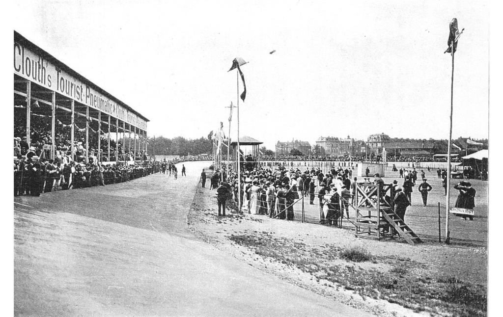 Historische Aufnahme der "Riehler Rennbahn" am Zoologischen Garten in Köln-Riehl während einer Veranstaltung, Postkarte von um 1900.