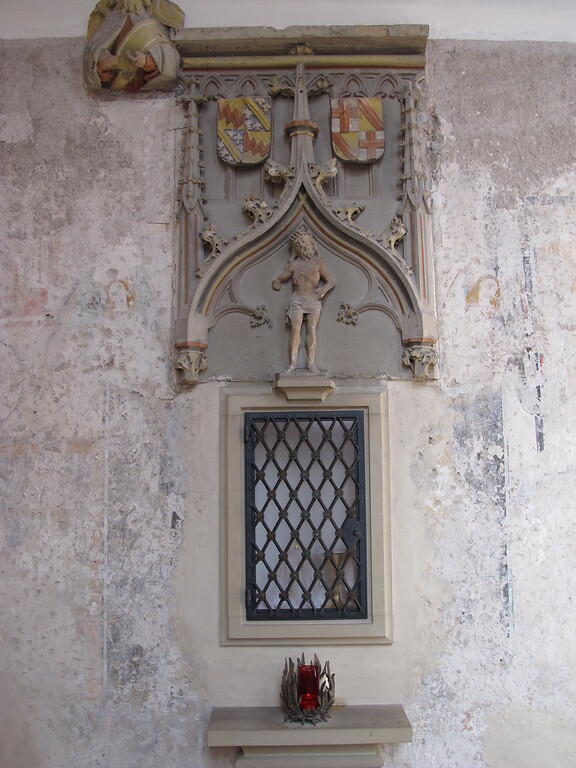 Relief aus der Erbauungszeit der Katharinenkirche in Treis als Abschluss der Sakramentsnische (2022)