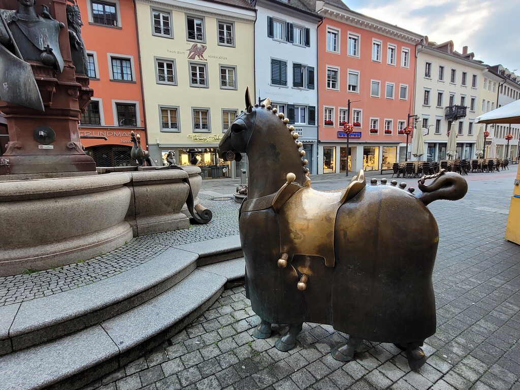 Pferdefigur beim Kaiserbrunnen in Konstanz (2022)