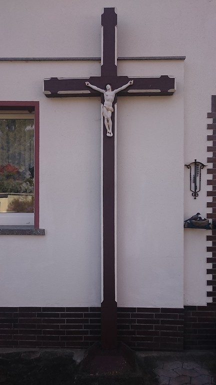 Frontansicht des Kreuzes an der Layenkaut in Seibersbach (2017)