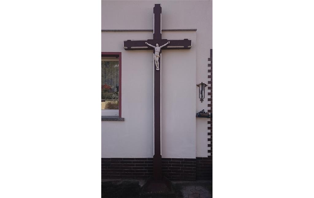 Frontansicht des Kreuzes an der Layenkaut in Seibersbach (2017)