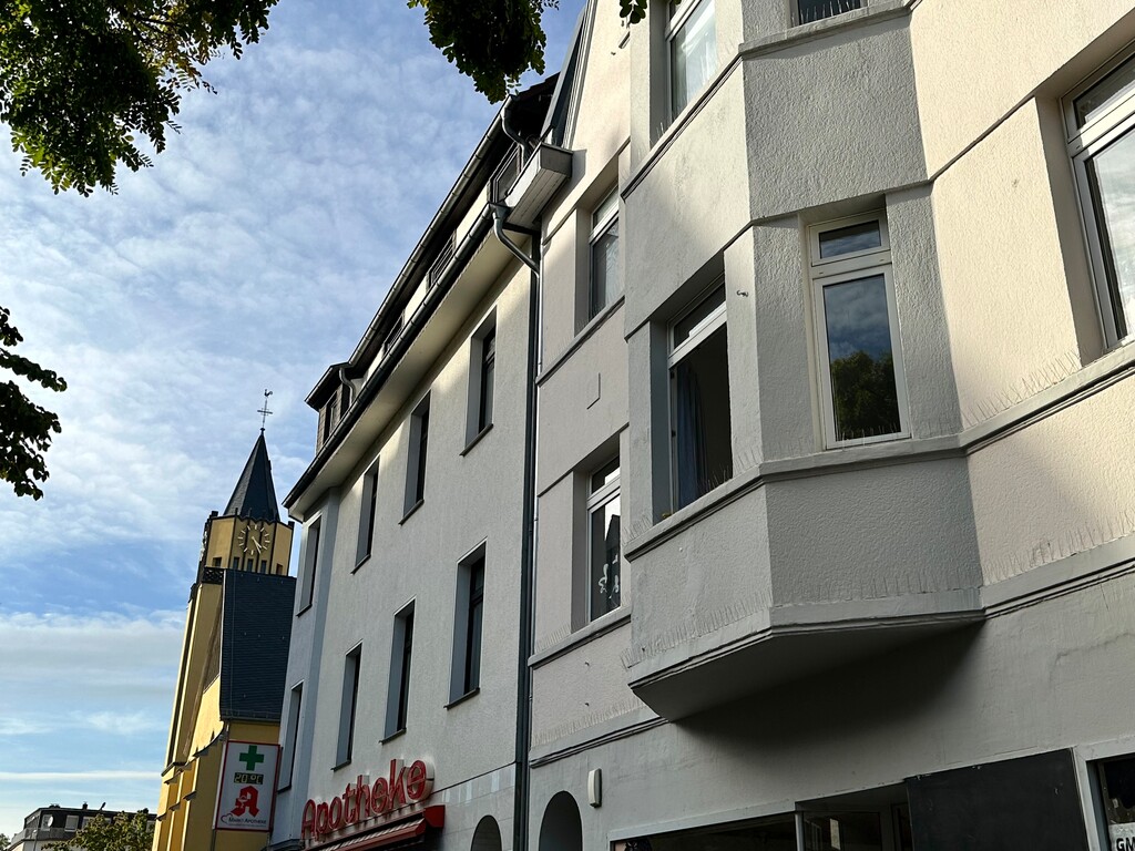 Die Häuser Bahnhofstraße Nr. 11-15 stammen aus dem beginnenden 20. Jahrhundert. Von ihren historischen Fassaden ist heute nur noch wenig erhalten (2023).