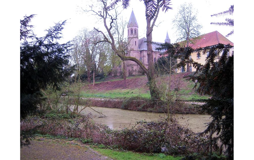 Vermuteter ehemaliger Standort der Mühle von Kloster Saarn am Klosterweiher (2016).