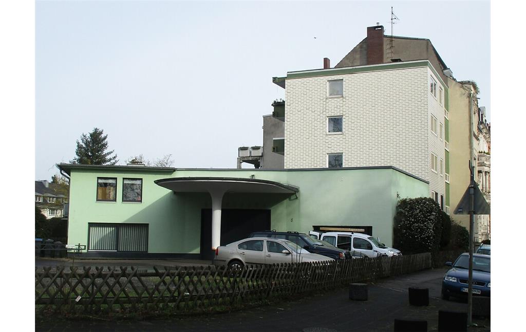 Gebäude der früheren Tankstelle "Zoogarage" in der Stammheimer Straße in Köln-Riehl (2020).
