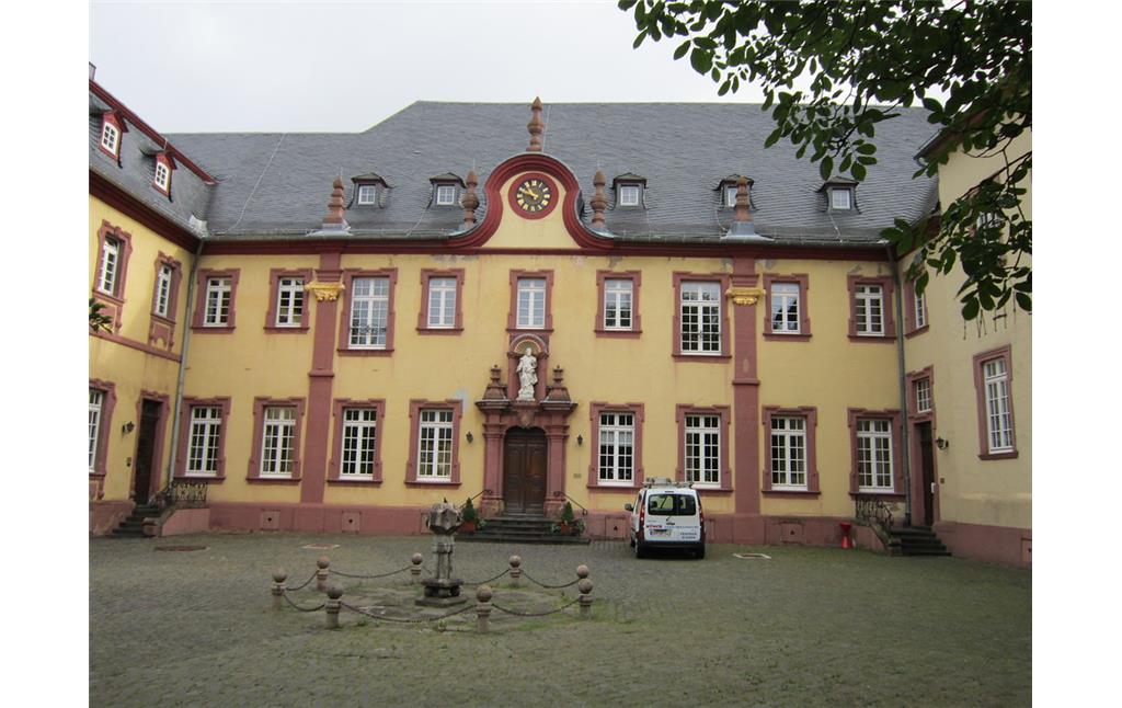 Das ehemalige Abteigebäude von Kloster Steinfeld (2013)