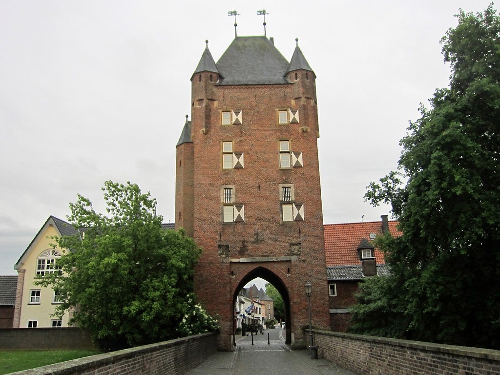 Innerer Torbau des 1393 erbauten Doppeltors "Klever Tor" in Xanten von der stadtäußeren Seite aus (2013).