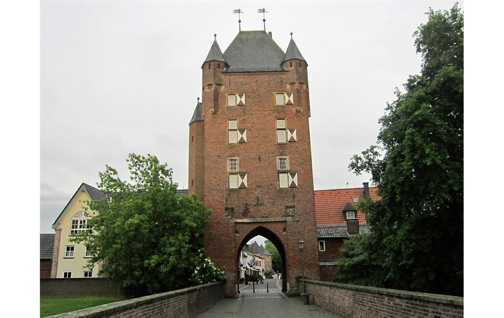 Innerer Torbau des 1393 erbauten Doppeltors "Klever Tor" in Xanten von der stadtäußeren Seite aus (2013).