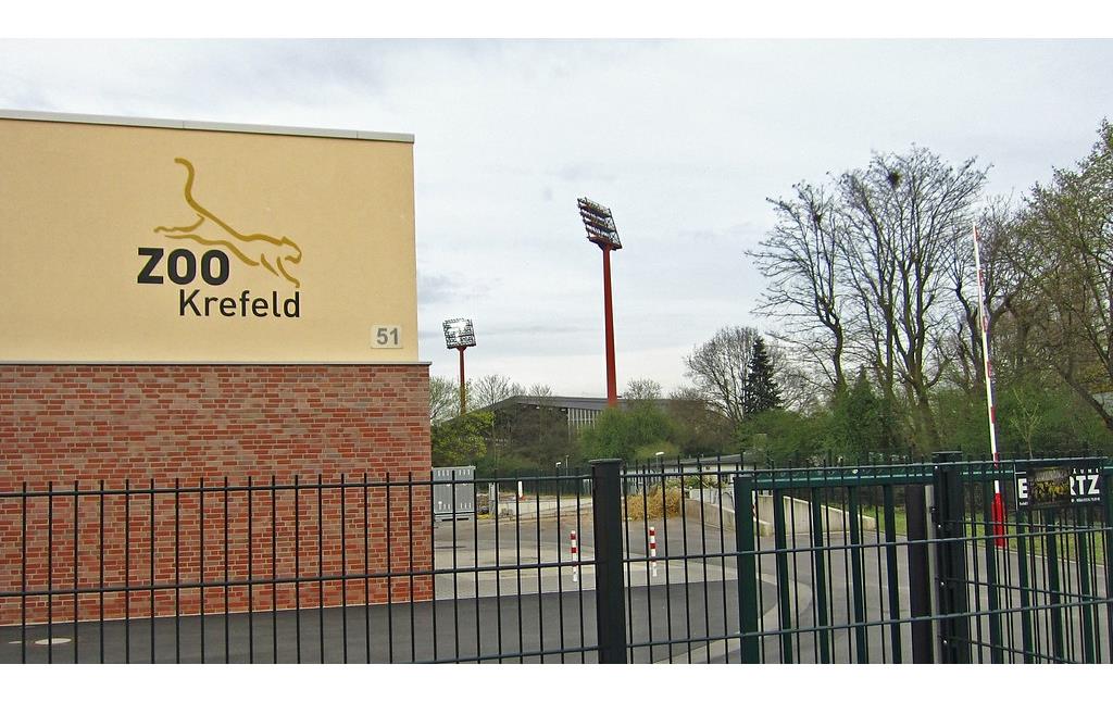 Das in Nachbarschaft zum Zoo Krefeld gelegene Grotenburg-Stadion (2013