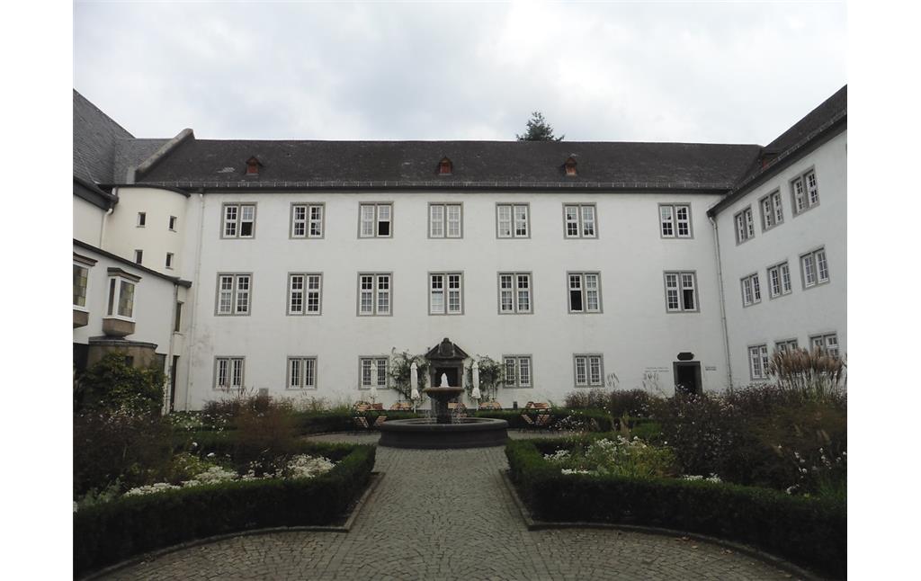 Innenhof des früheren Jesuiten-Gymnasiums (Jesuitenkolleg), heute Rathaus der Stadt Koblenz (2014).