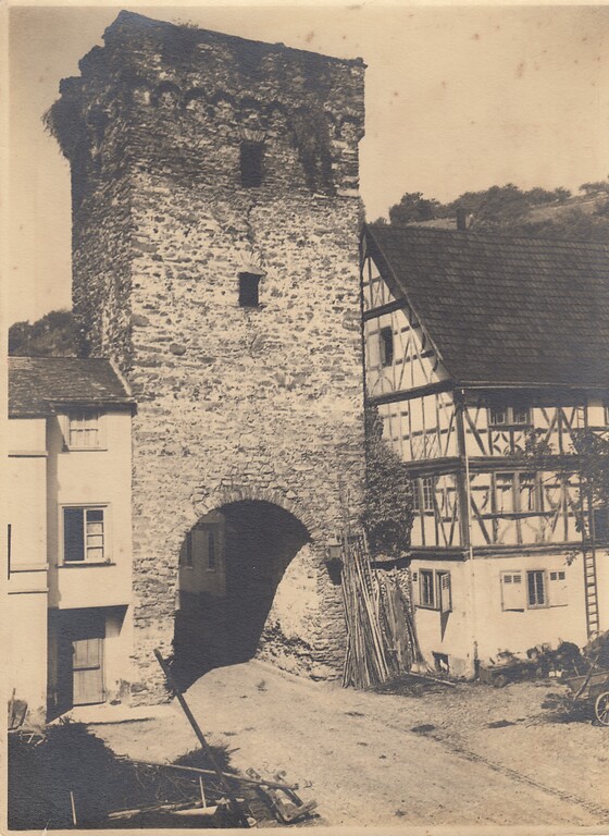 Der Torturm in Dausenau ohne Durchgang und Dach (vor 1922)