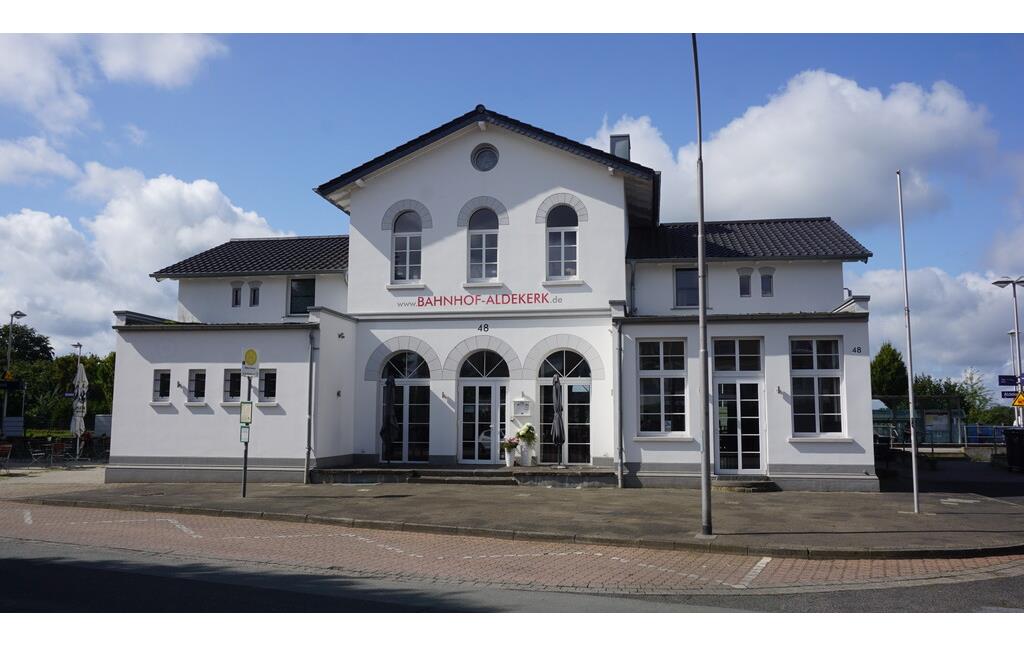Kerken-Aldekerk, Bahnhof, Straßenseite (2023)