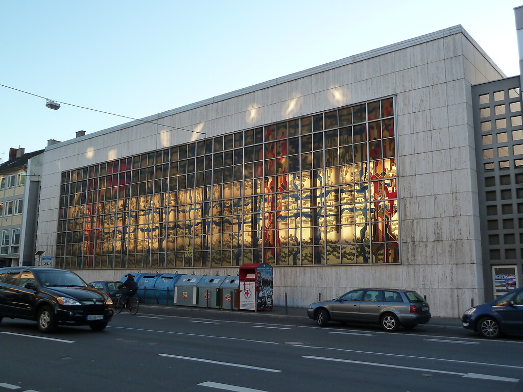 Fassade mit Kunstharzfenster des Viktoriabads am Bonner Belderberg (2013)