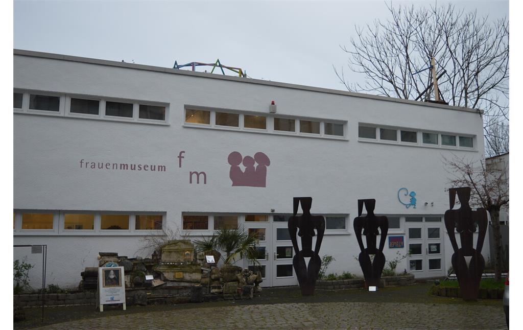 Gebäudefront des Frauenmuseums in Bonn (2022)