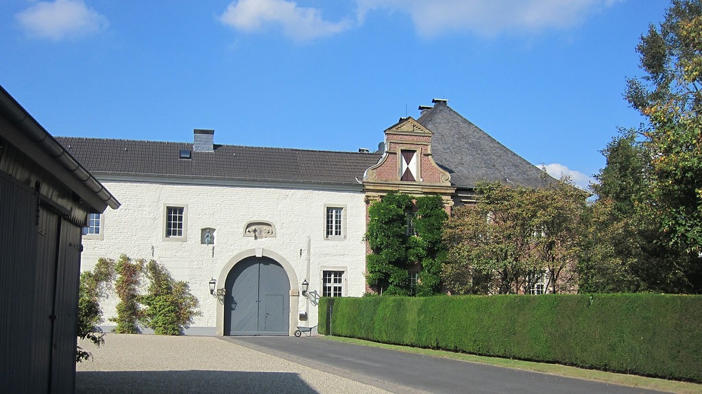 Wirtschaftsgebäude im Innenhof des ehemaligen Zisterzienserinnenklosters und Damenstifts Eppinghoven bei Neuss-Holzheim (2014)