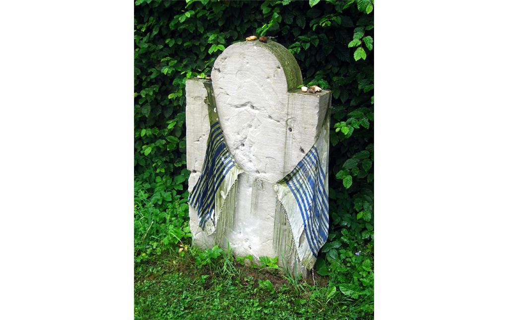 Grabstein auf dem Judenfriedhof am Buchholzweg in Alfter (2013)