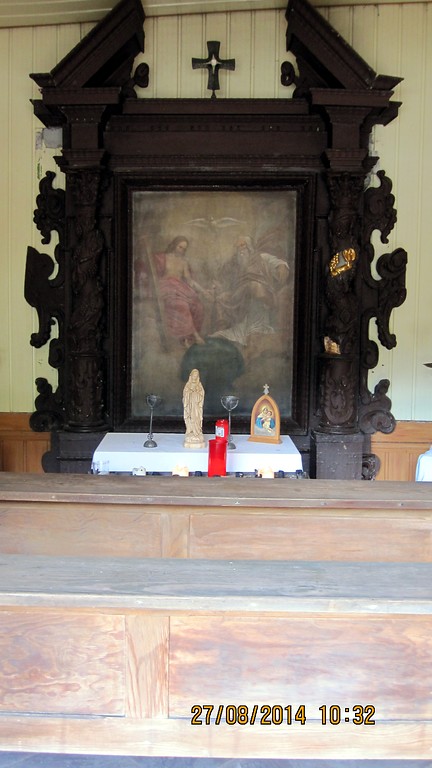 Altar und Altarbild der Dreifaltigkeitskapelle in Koblenz-Güls (2014)