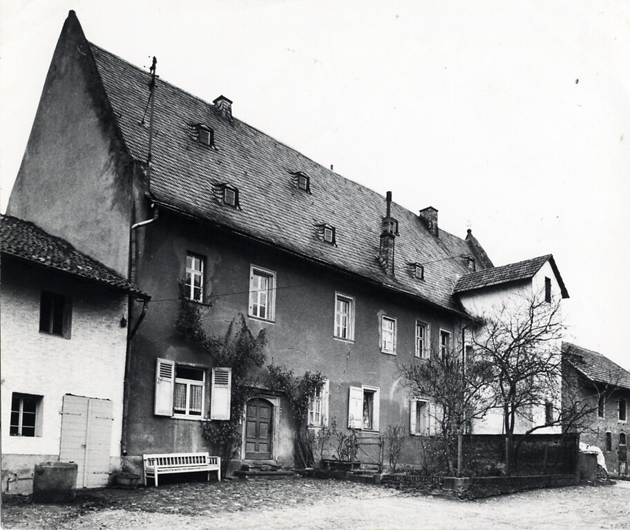 Historische Fotografie des ehemaligen Amtshauses, Haus im Schlosshof 1 in Waldlaubersheim (1934)