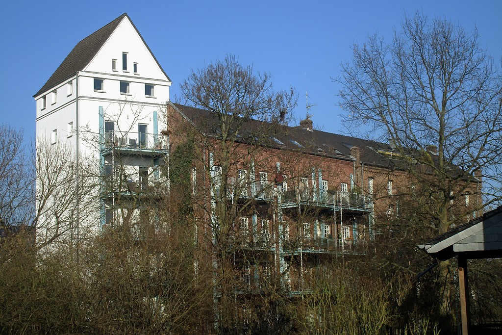 Sieglarer Mühle in Troisdorf-Sieglar, rückwärtige Ansicht vom Mühlengraben aus (2017).