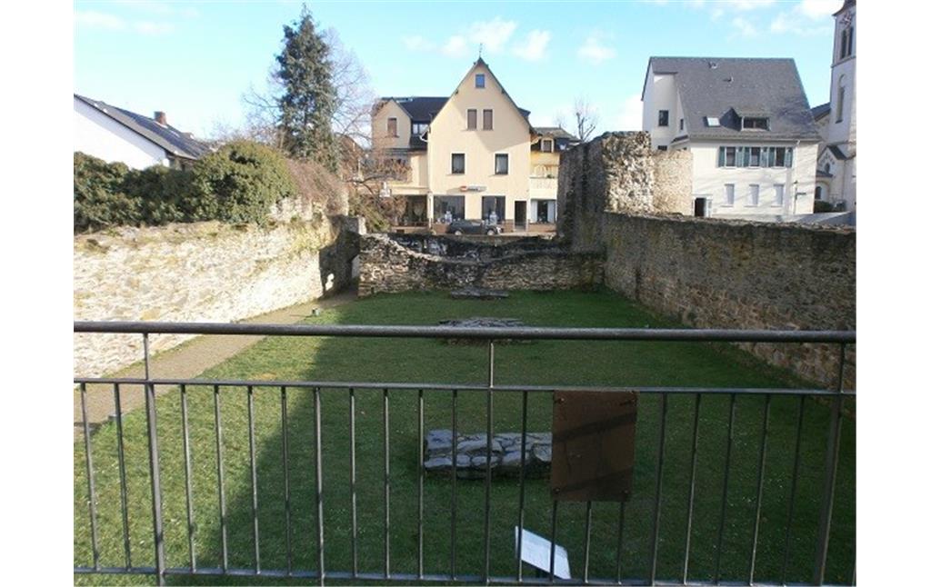 Teil des Römerkastells in Boppard am Rhein mit erhaltenen und rekonstruierten Mauern (2014)