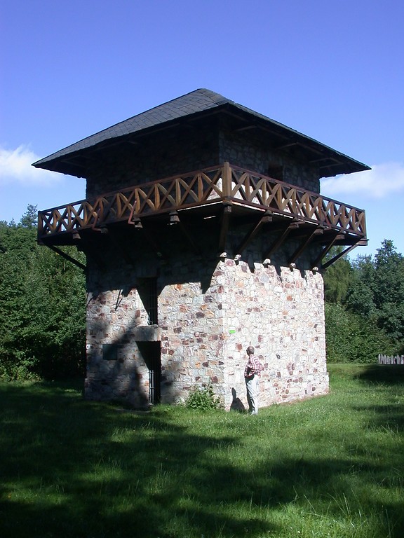 Rekonstruierter Wachtturm bei Taunusstein-Orlen (2000)