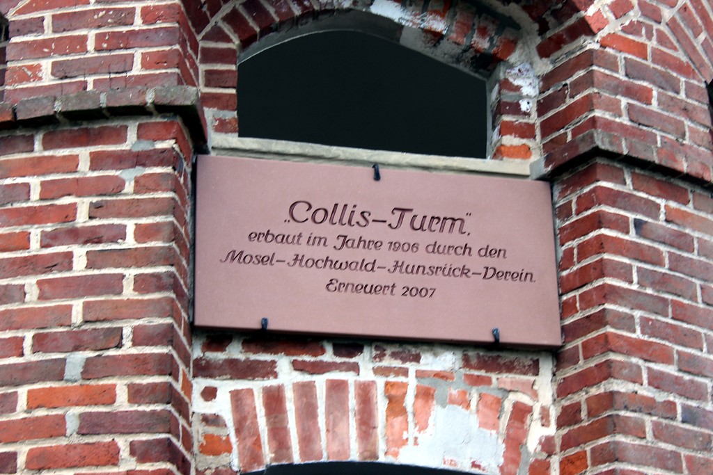 Inschrift am Collisturm in Zell an der Mosel (2015).