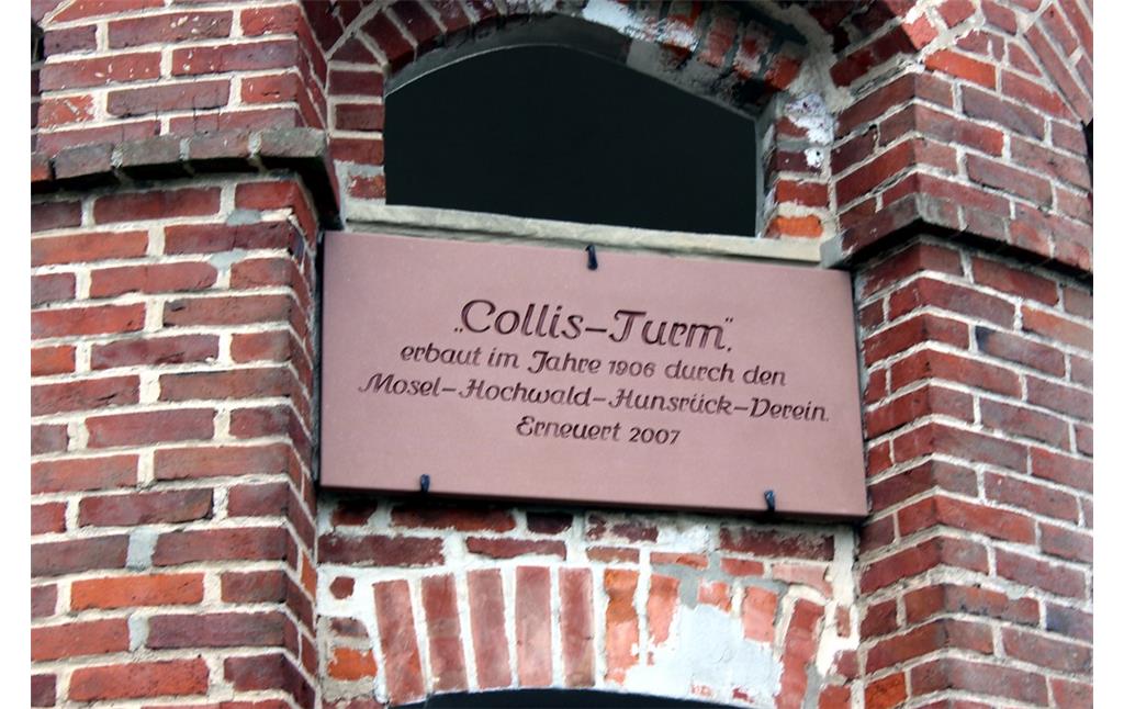 Inschrift am Collisturm in Zell an der Mosel (2015).