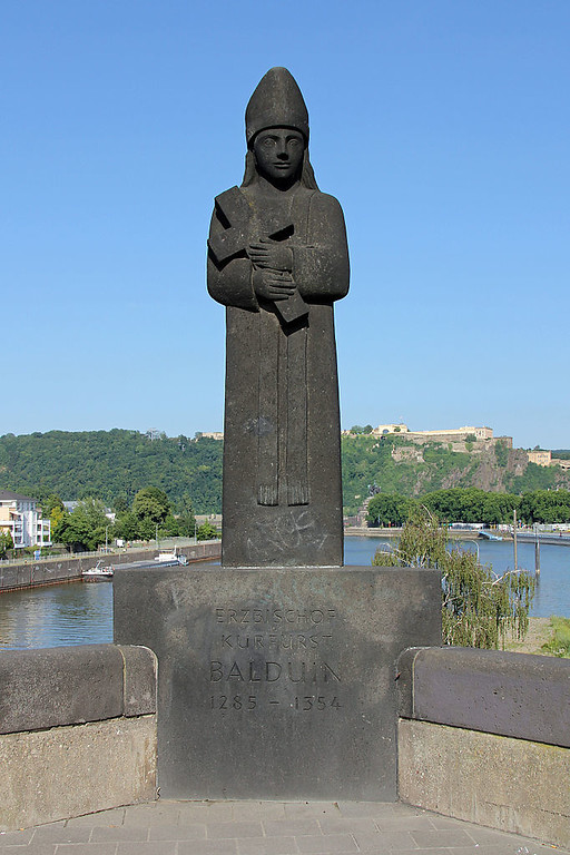 Steinfigur des Kurfürsten Balduin von Luxemburg auf der Koblenzer Balduinbrücke (2011).