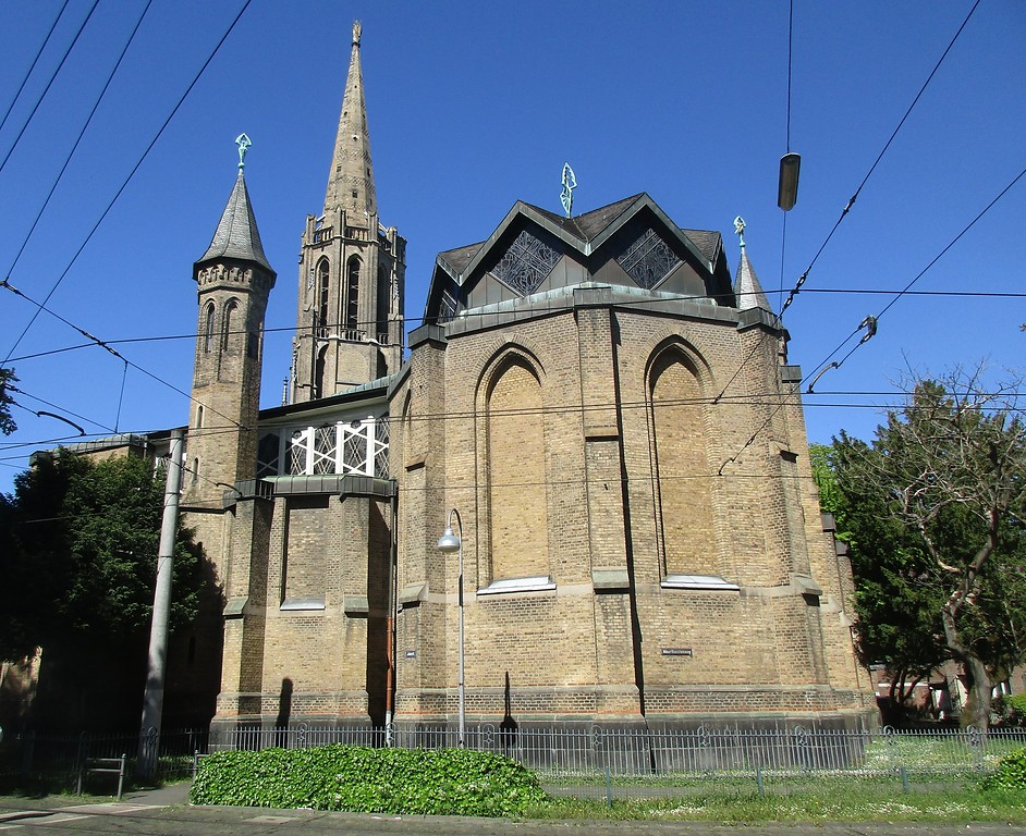 Die heutige Pfarrkirche und frühere Klosterkirche des Benediktinerinnenpriorats Sankt Mauritius in Köln-Altstadt-Süd (2019)