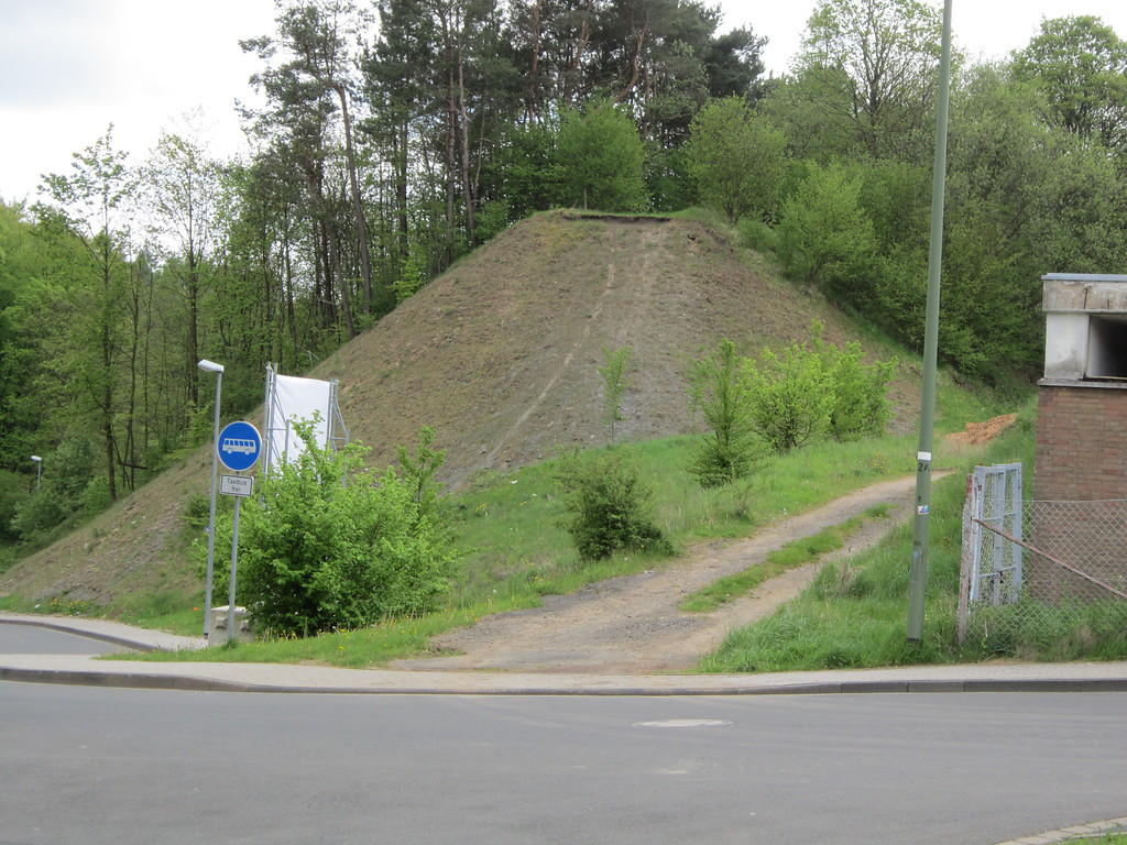 Ehemaliger, abgetragener Bahndamm der Eisenbahnstrecke Ahrdorf-Blankenheim (Wald) (2012)