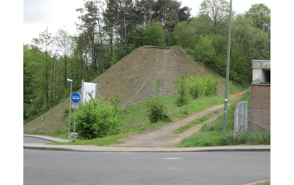 Ehemaliger, abgetragener Bahndamm der Eisenbahnstrecke Ahrdorf-Blankenheim (Wald) (2012)