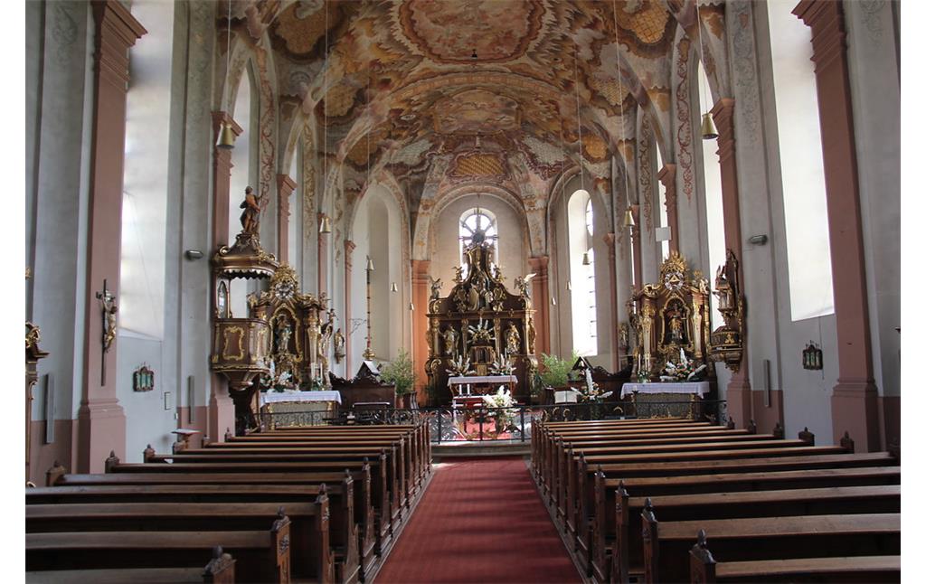 Das Innere der Klosterkirche Springiersbach mit dem Chor (2015).