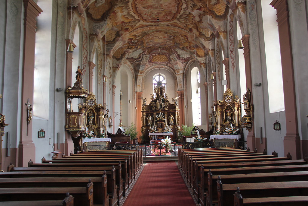 Das Innere der Klosterkirche Springiersbach mit dem Chor (2015).