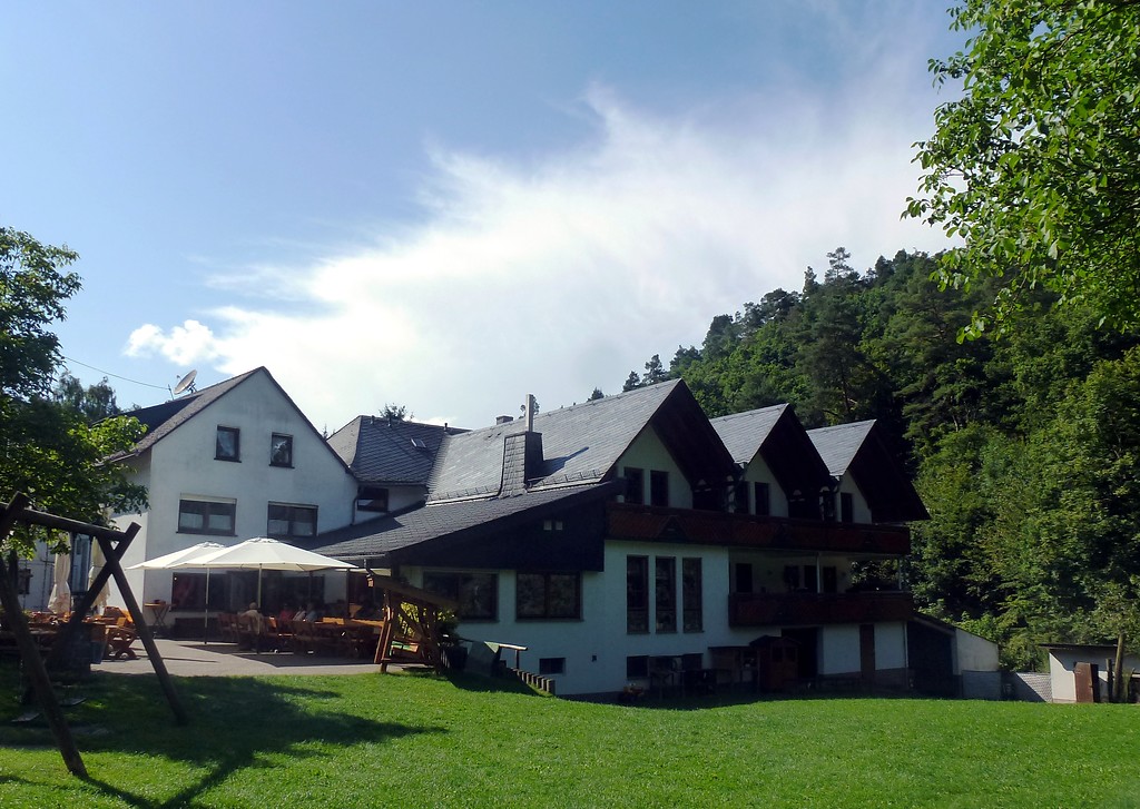 Baunhöller Mühle bei Emmelshausen mit modernen Erweiterungsbauten für den Gastronomiebetrieb (2014)