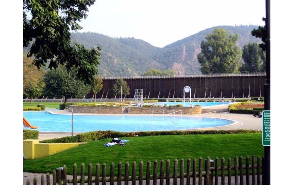 Badeanlage und Gradierwerk im Freiluftinhalatorium Salinental in Bad Kreuznach (2014)