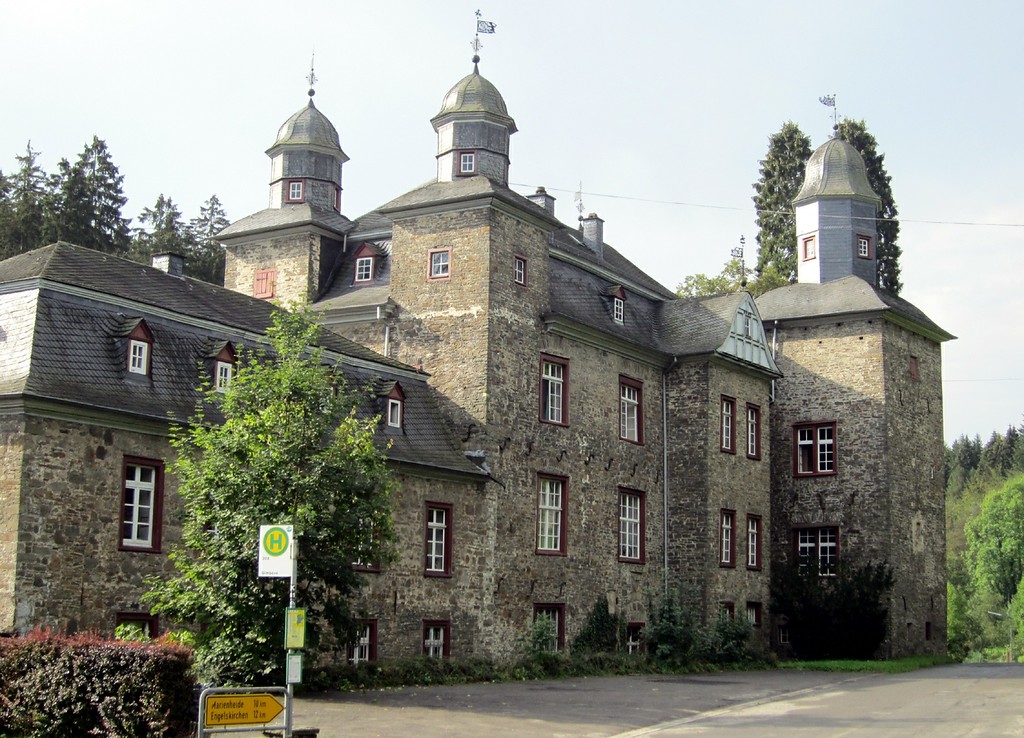 Das Hauptgebäude von Schloss Gimborn bei Marienheide (2011).