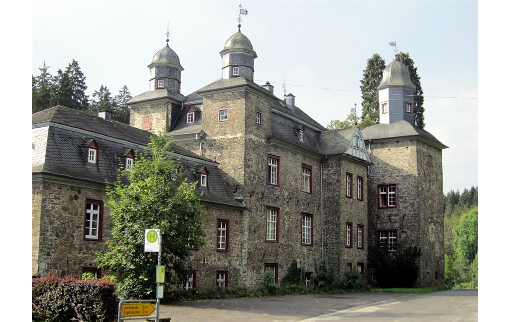Das Hauptgebäude von Schloss Gimborn bei Marienheide (2011).