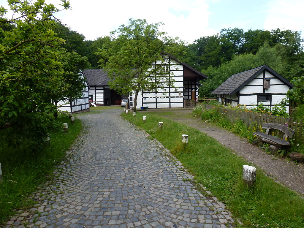 Haus Wildenrath, Sitz der NABU Naturschutzstation, Blick auf den Hof als Gesamtanlage (2013).