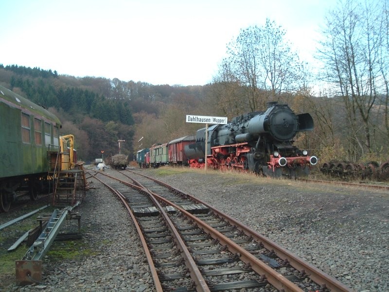 Dampflokomotive Typ BR 52 in Radevormwald-Dahlhausen (2004)