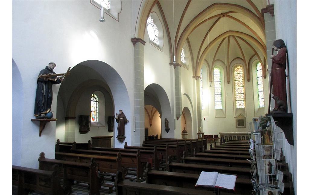 Klosterkirche Seligenthal bei Siegburg: Innenansicht in Richtung des Altarraumes (2016).