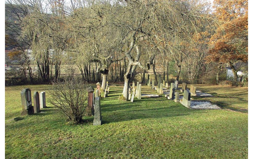 Das Gräberfeld auf dem jüdischen Friedhof am Zengelsberg in Hellenthal-Blumenthal (2016).