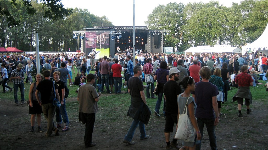 Die Hauptbühne des 27. Haldern Pop Festival auf dem Alten Reitplatz Haldern (2010).