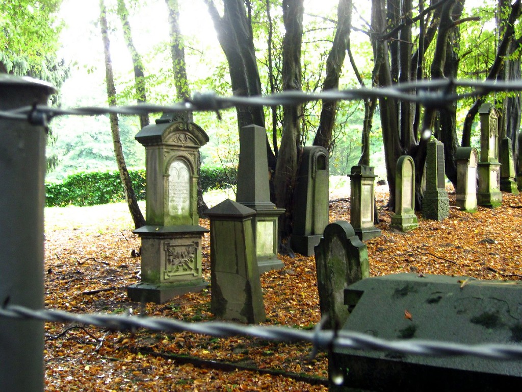 Jüdischer Friedhof auf dem Parkfriedhof in Essen-Huttrop, Parzelle mit den Grabsteinen des älteren Friedhofs in der Lazarettstrasse (2011).