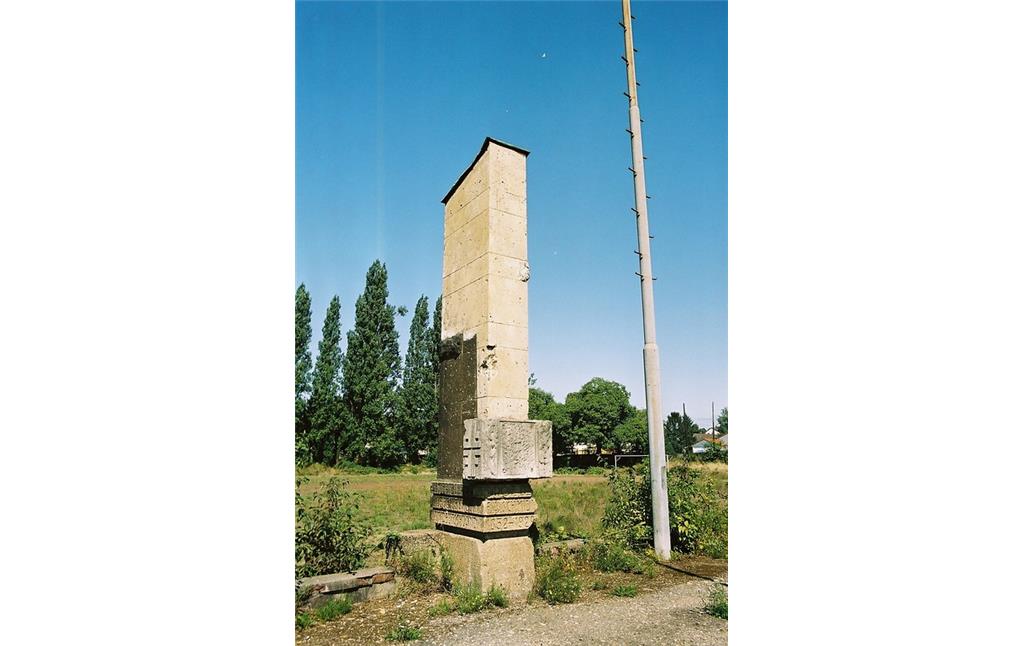 Gedenkstele für Ferdinand August Schmidt (1852-1929) am früheren Bonner Poststadion (2005)